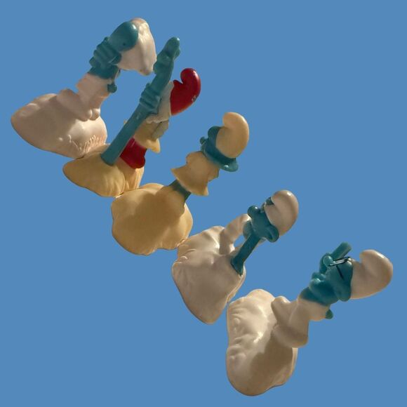 The Smurfs Lost Village McDonalds 2" Mini Figures Smurfette Baker A15 - Picture 2 of 6